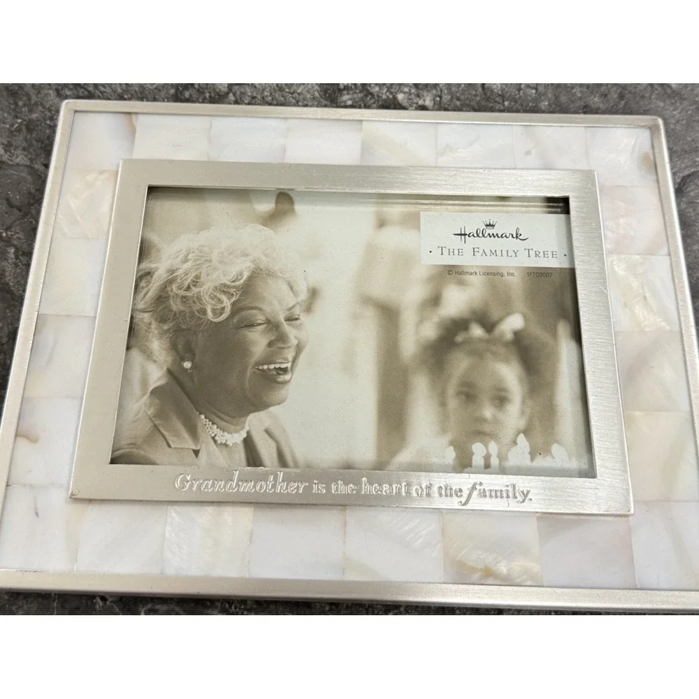 Hallmark The Family Tree Mother Of Pearl Grandmother Is The Heart Of The Family